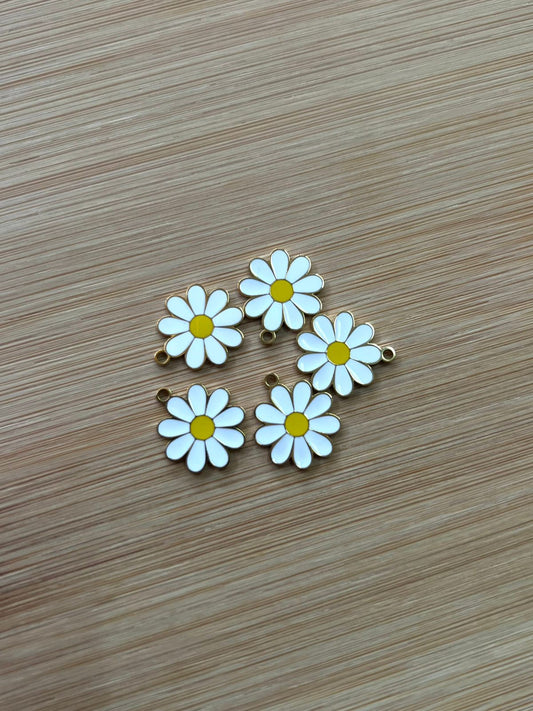 White Daisy Charm